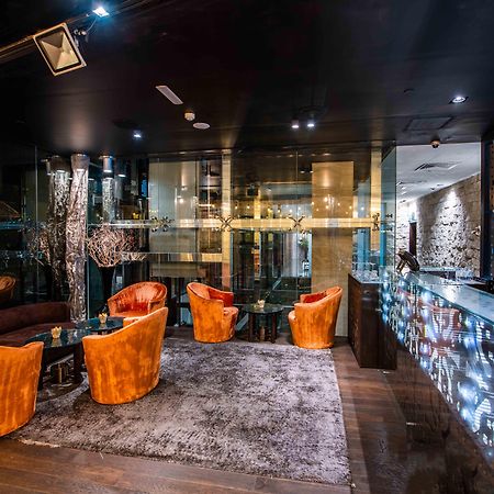 เดอะ แคนวาส โฮเต็ล ดูไบ - เอ็มแกลเลอรี Hotel ภายนอก รูปภาพ The bar at the 101 bar