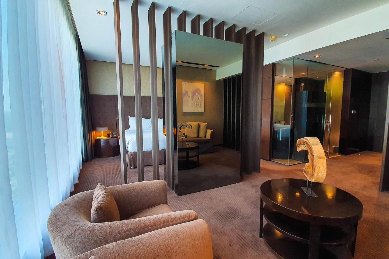 เดอะ แคนวาส โฮเต็ล ดูไบ - เอ็มแกลเลอรี Hotel ภายนอก รูปภาพ A suite at the hotel