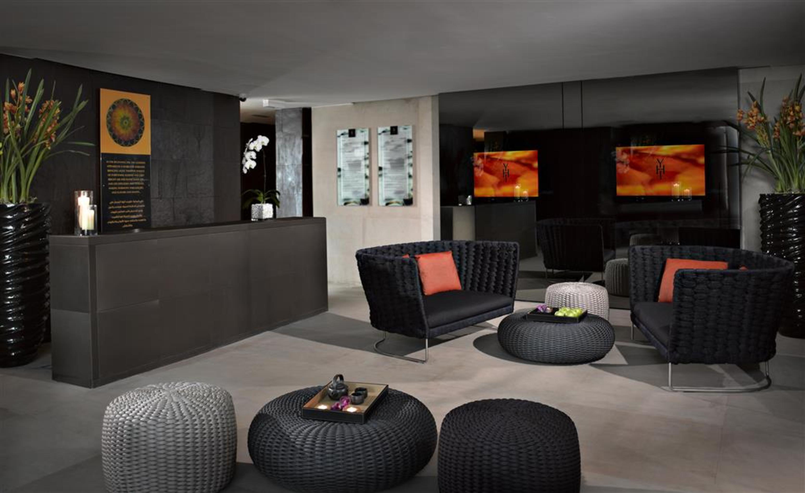 เดอะ แคนวาส โฮเต็ล ดูไบ - เอ็มแกลเลอรี Hotel ภายนอก รูปภาพ The interior of the hotel