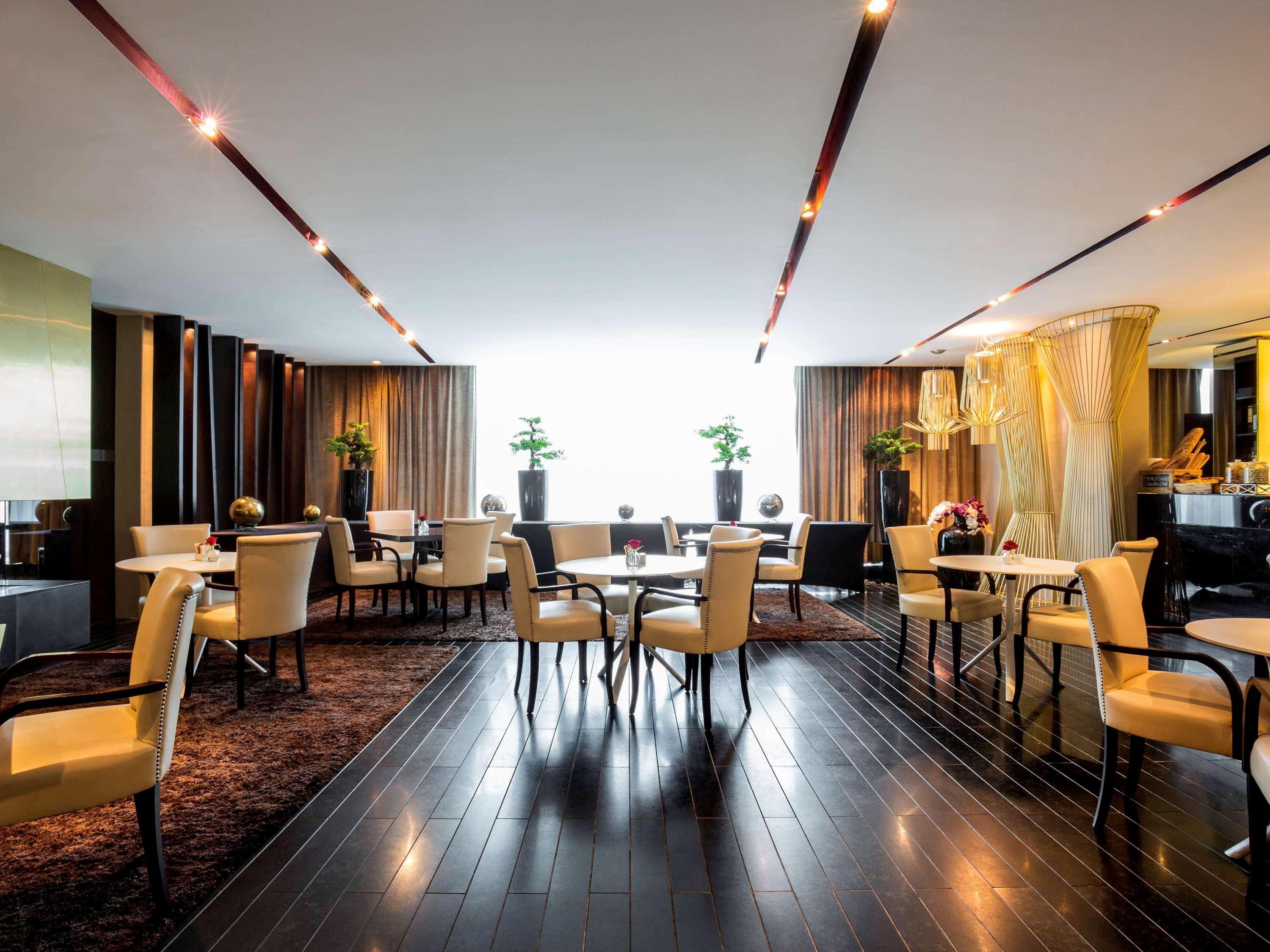 เดอะ แคนวาส โฮเต็ล ดูไบ - เอ็มแกลเลอรี Hotel ภายนอก รูปภาพ The Club Lounge at KLIA