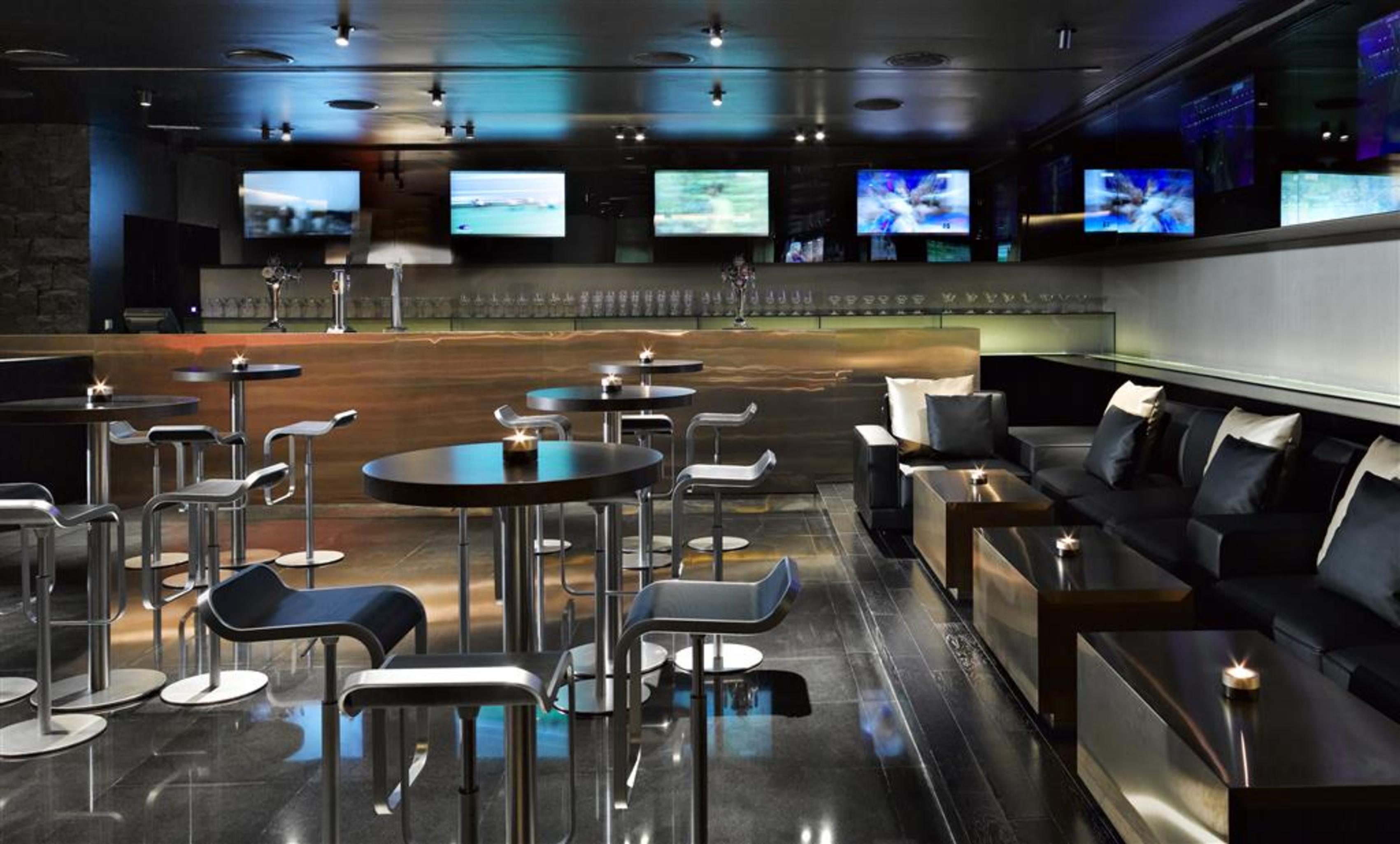 เดอะ แคนวาส โฮเต็ล ดูไบ - เอ็มแกลเลอรี Hotel ภายนอก รูปภาพ The interior of the lounge
