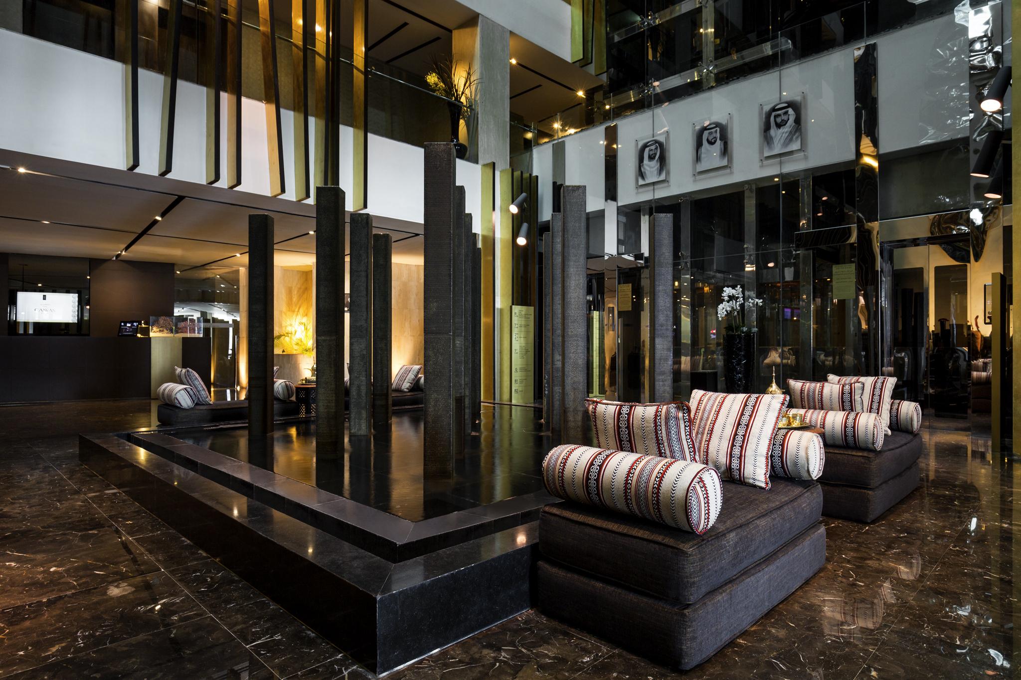 เดอะ แคนวาส โฮเต็ล ดูไบ - เอ็มแกลเลอรี Hotel ภายนอก รูปภาพ The lobby of the hotel