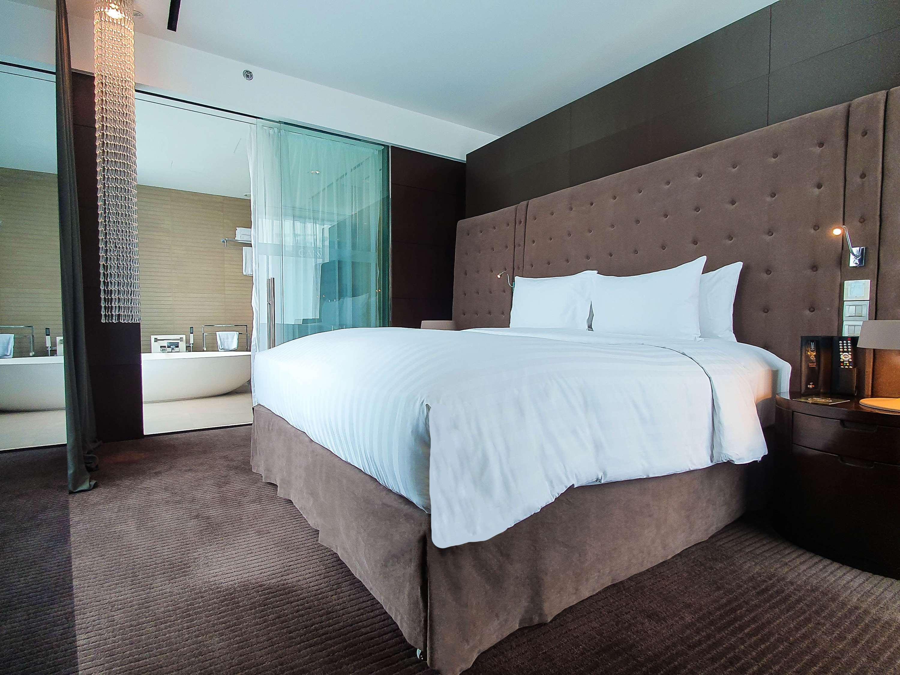 เดอะ แคนวาส โฮเต็ล ดูไบ - เอ็มแกลเลอรี Hotel ภายนอก รูปภาพ A bedroom at the hotel