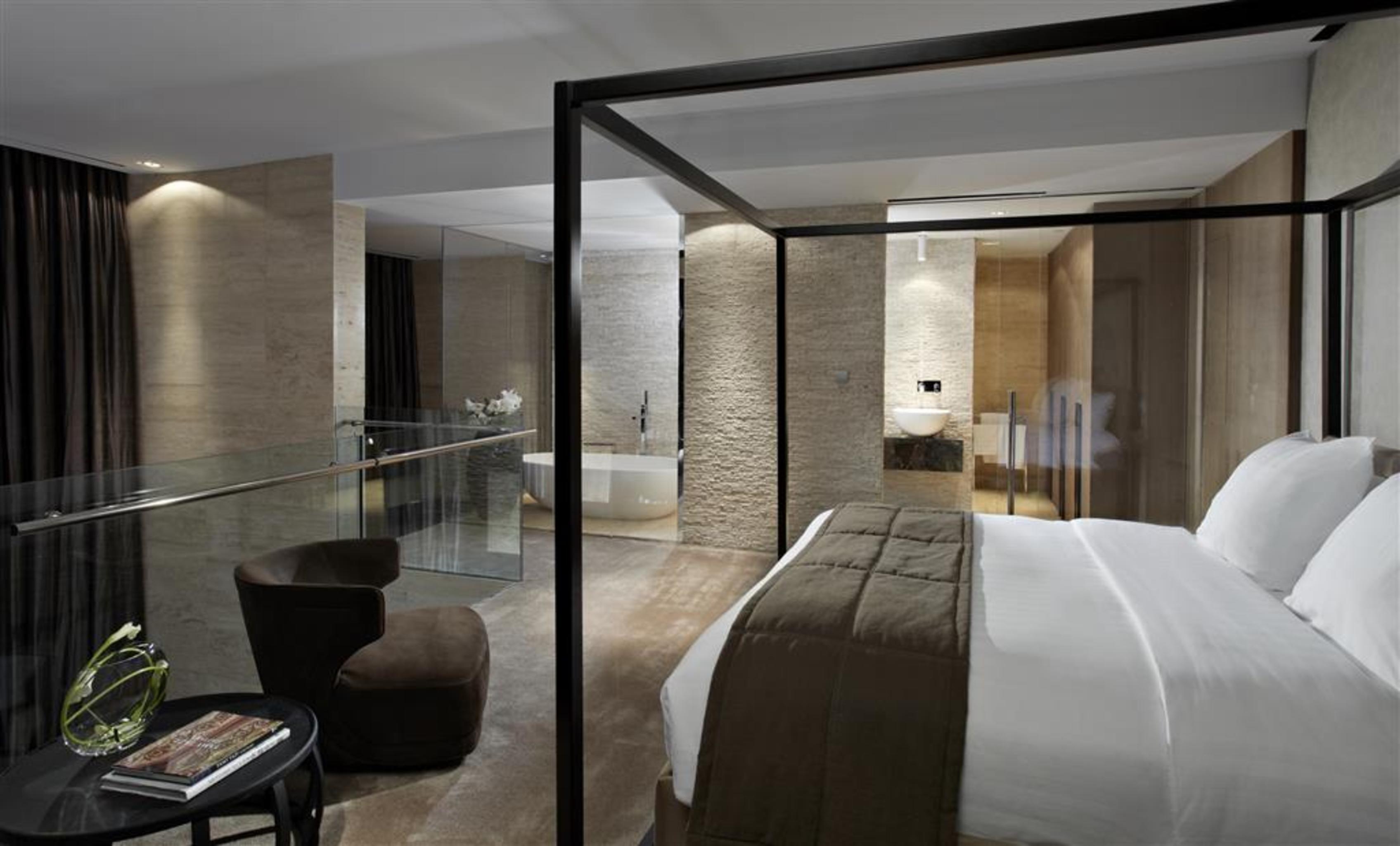 เดอะ แคนวาส โฮเต็ล ดูไบ - เอ็มแกลเลอรี Hotel ภายนอก รูปภาพ A suite at the Mandarin Oriental, Paris