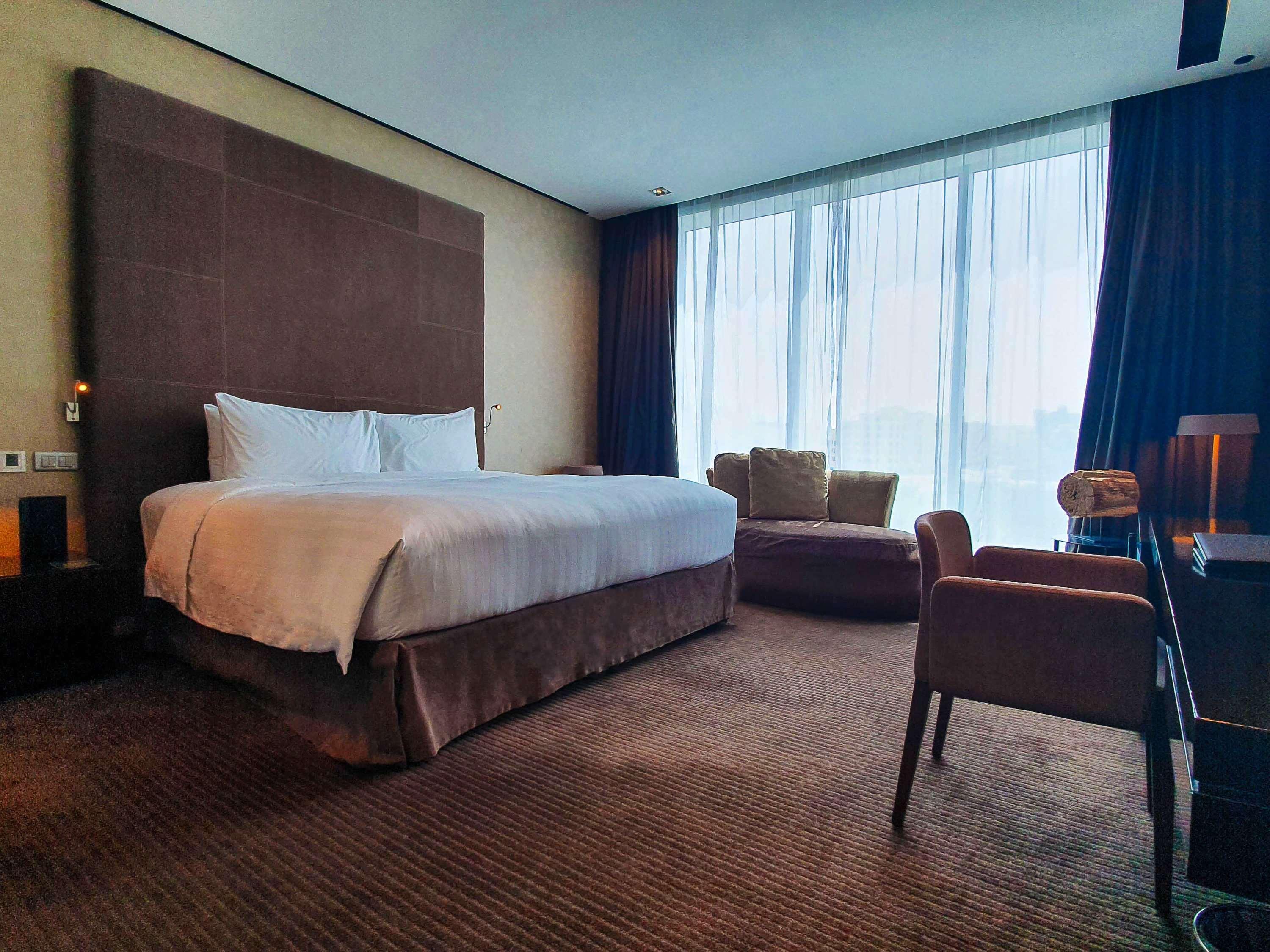 เดอะ แคนวาส โฮเต็ล ดูไบ - เอ็มแกลเลอรี Hotel ภายนอก รูปภาพ Deluxe room