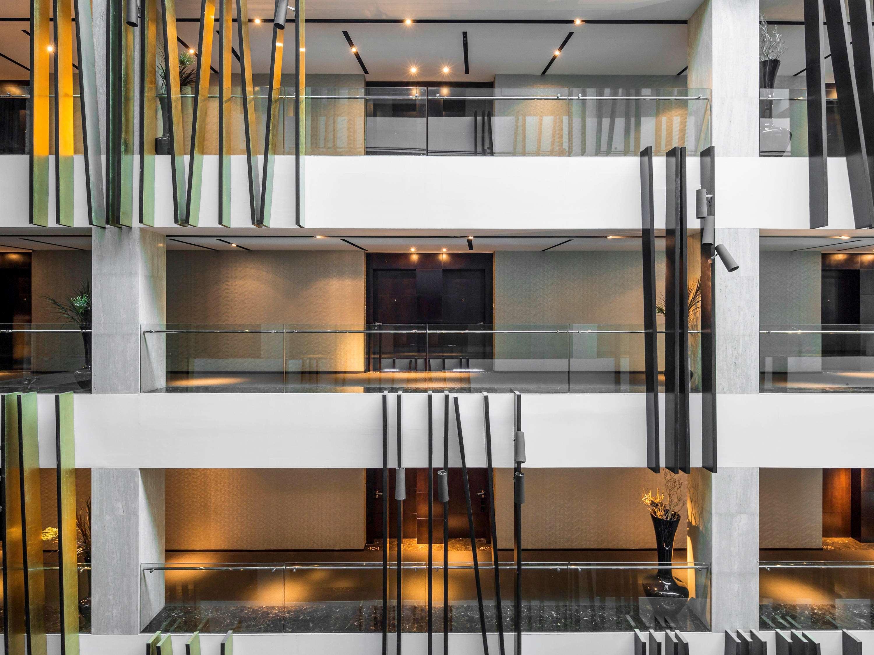 เดอะ แคนวาส โฮเต็ล ดูไบ - เอ็มแกลเลอรี Hotel ภายนอก รูปภาพ Interior of the hotel