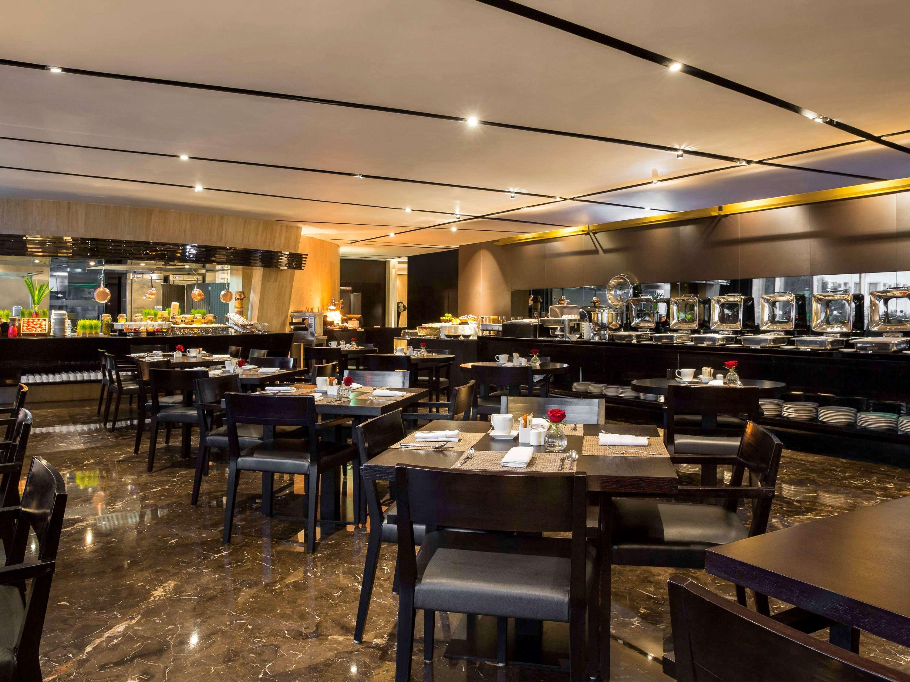 เดอะ แคนวาส โฮเต็ล ดูไบ - เอ็มแกลเลอรี Hotel ภายนอก รูปภาพ The restaurant