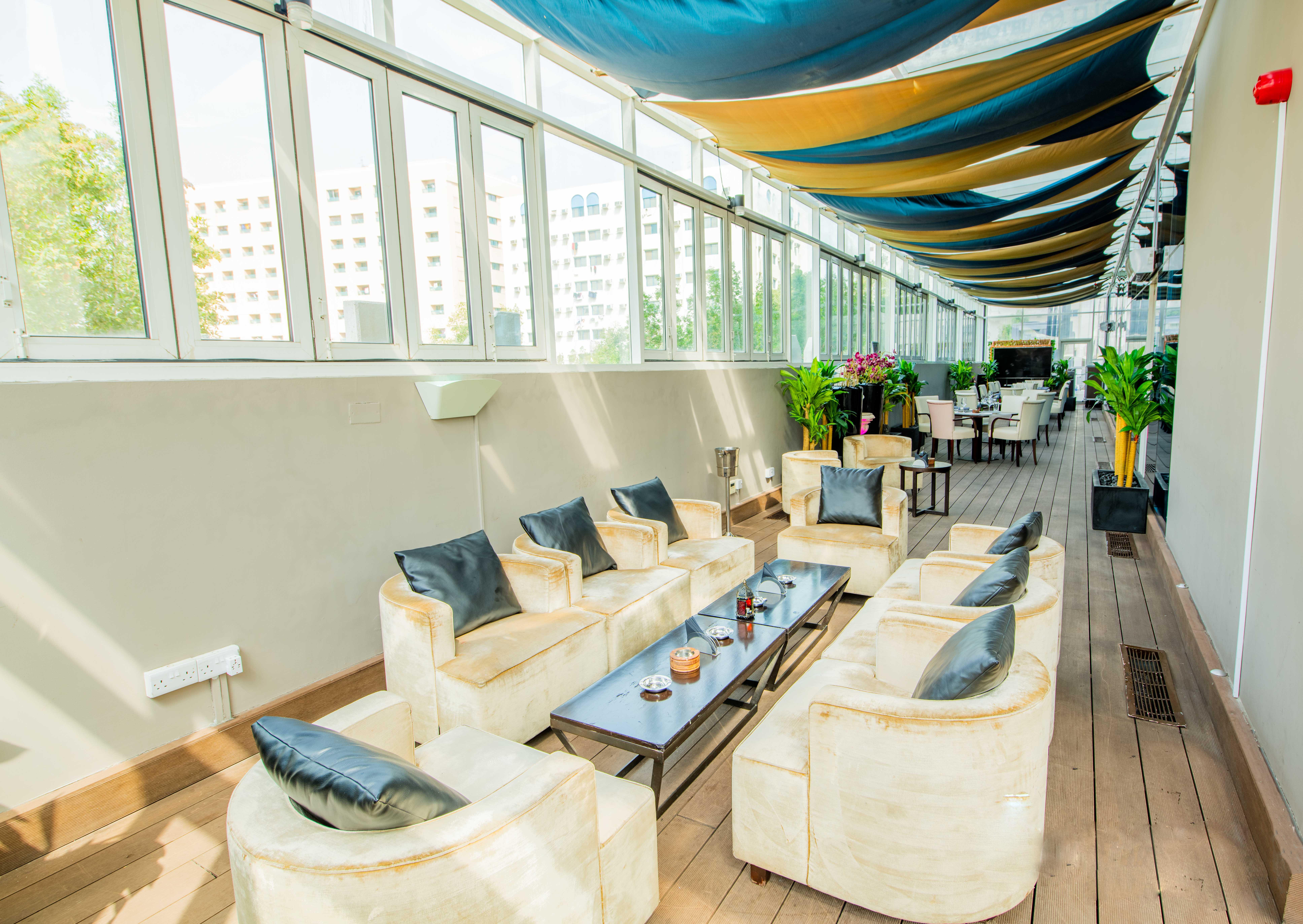 เดอะ แคนวาส โฮเต็ล ดูไบ - เอ็มแกลเลอรี Hotel ภายนอก รูปภาพ The Sky Bar