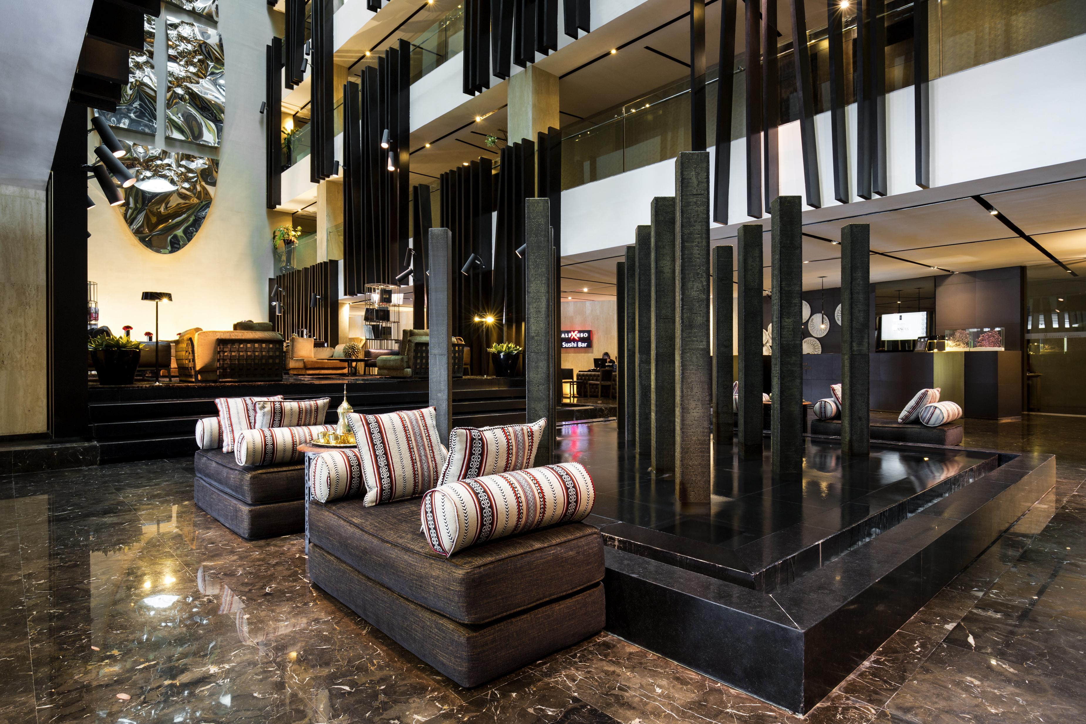เดอะ แคนวาส โฮเต็ล ดูไบ - เอ็มแกลเลอรี Hotel ภายนอก รูปภาพ The lobby of the hotel