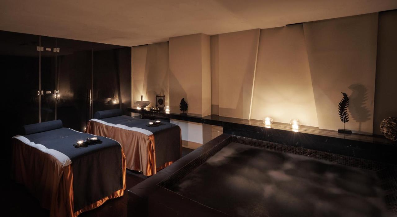 เดอะ แคนวาส โฮเต็ล ดูไบ - เอ็มแกลเลอรี Hotel ภายนอก รูปภาพ The spa at The Oberoi, Mumbai