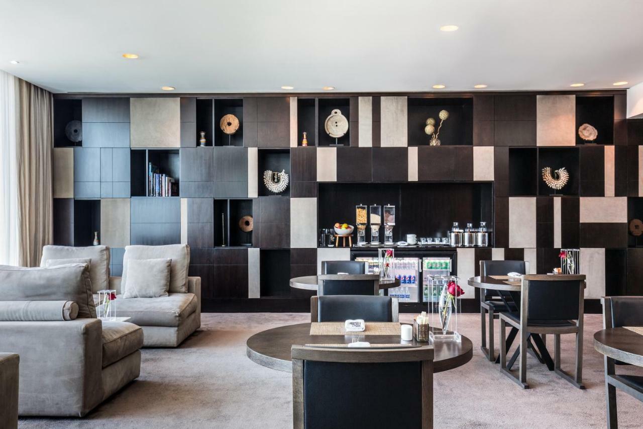 เดอะ แคนวาส โฮเต็ล ดูไบ - เอ็มแกลเลอรี Hotel ภายนอก รูปภาพ The interior of a suite at the hotel